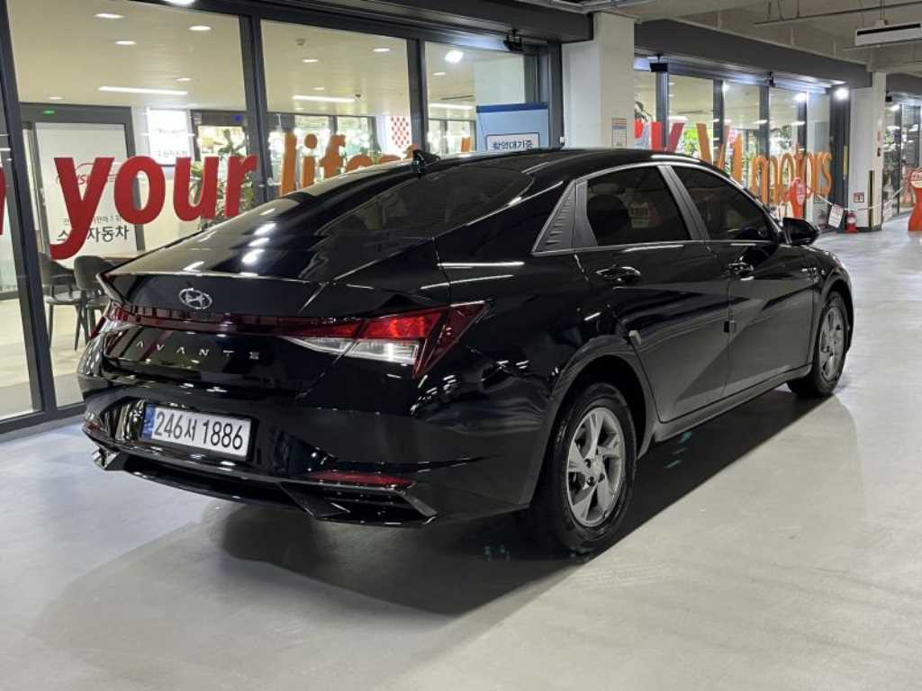 HYUNDAI Avante - Vista 4