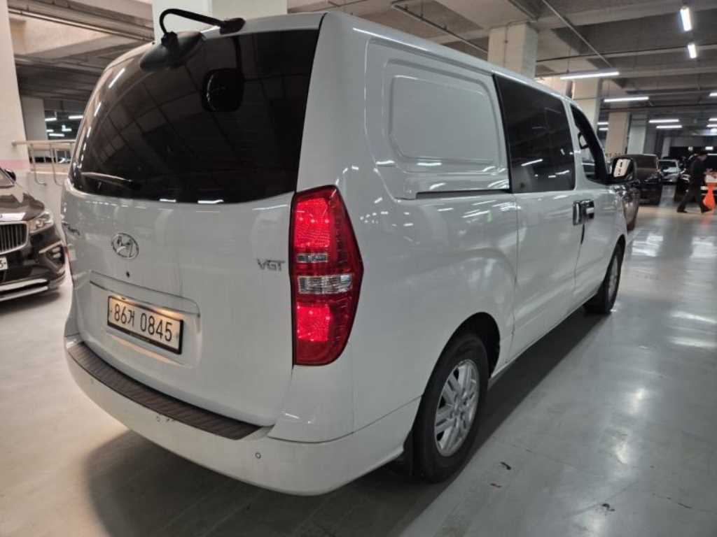 HYUNDAI Starex - Vista 4