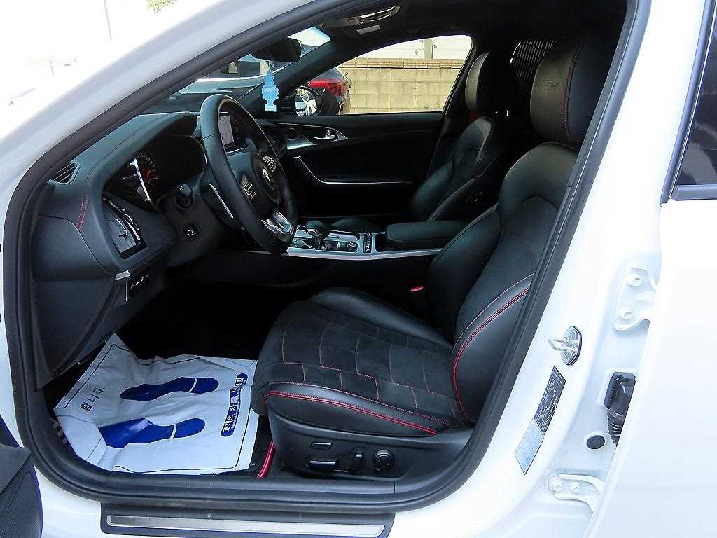 KIA Stinger - Vista 5