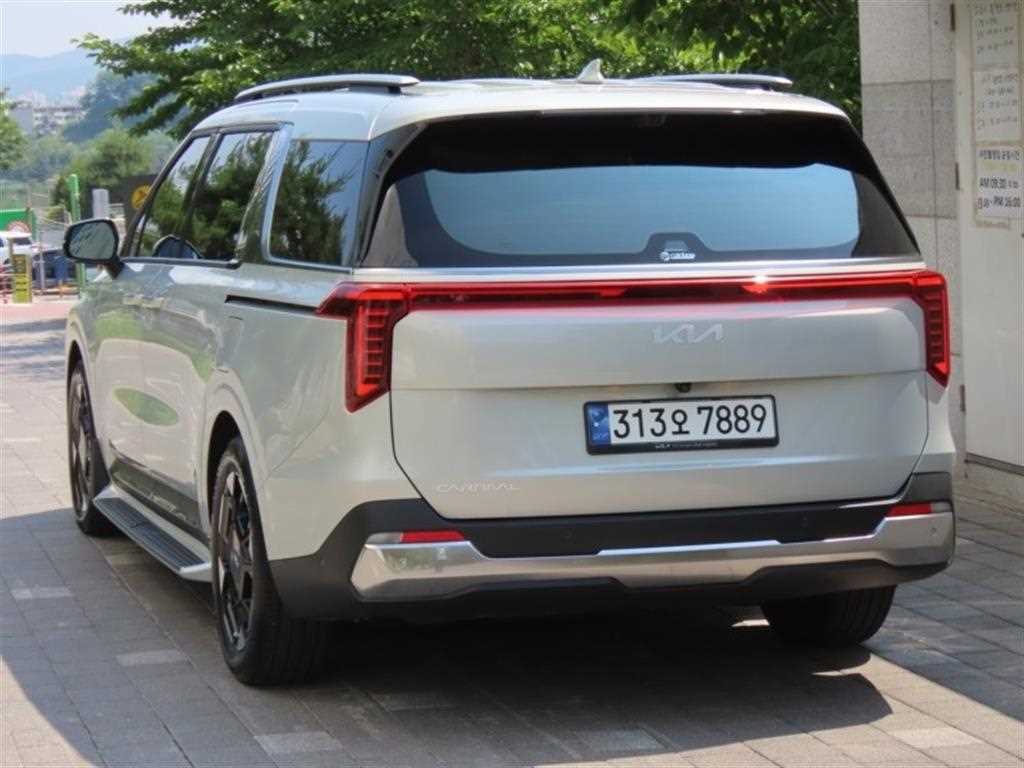 KIA Carnival - Vista 4