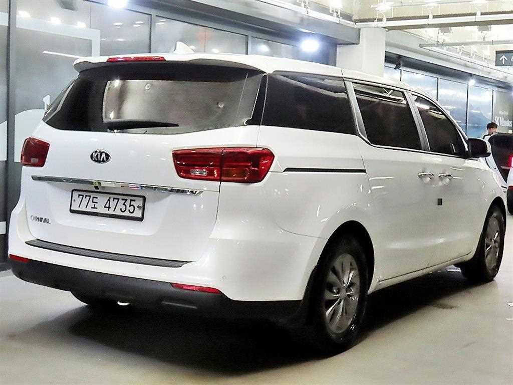 KIA Carnival - Vista 4