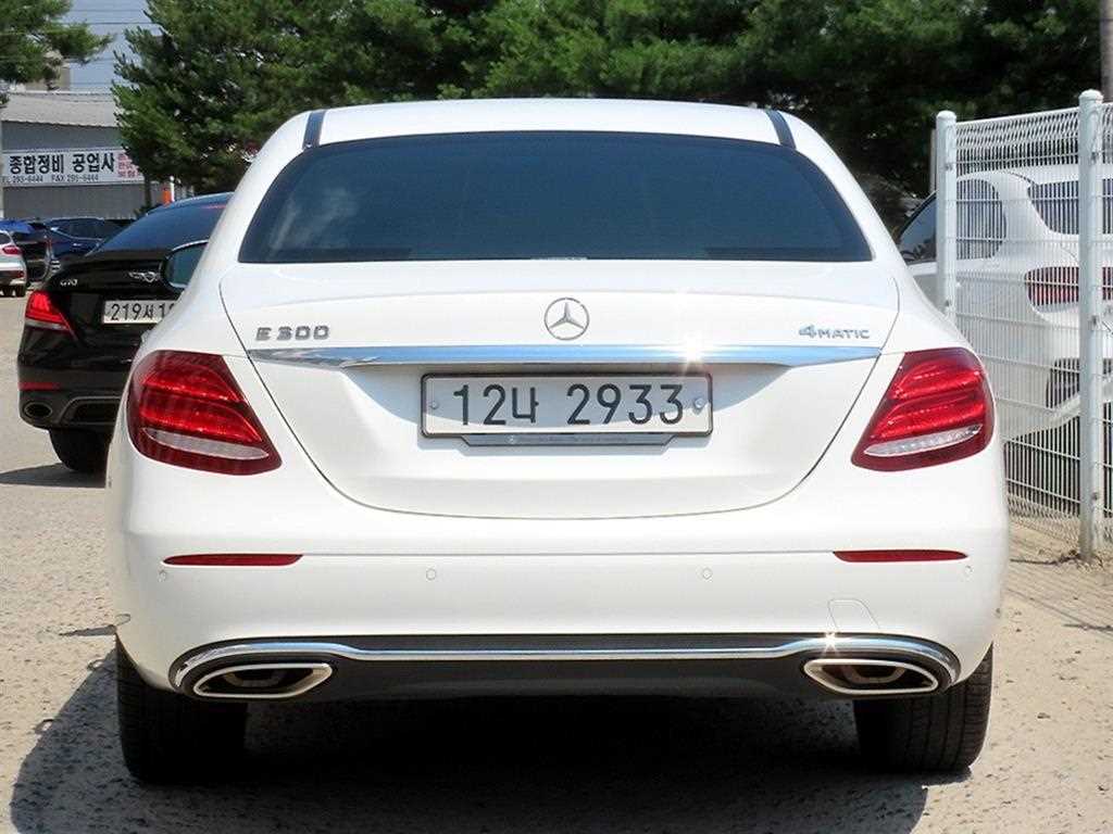 Mercedes Benz E class - Vista 4