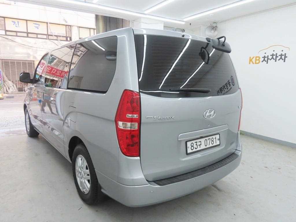 HYUNDAI Starex - Vista 4