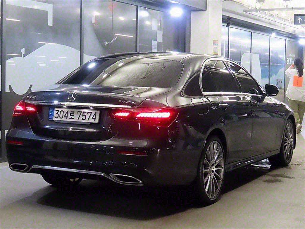 Mercedes Benz E class - Vista 5