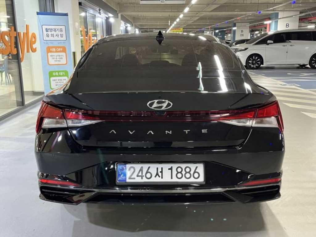 HYUNDAI Avante - Vista 5