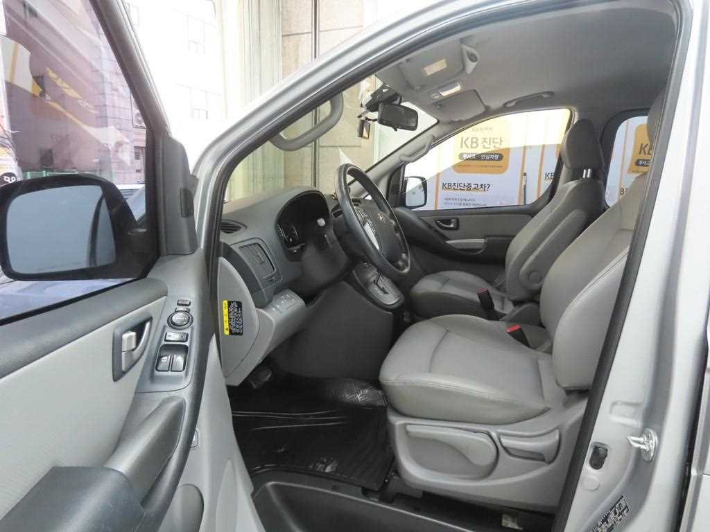 HYUNDAI Starex - Vista 5