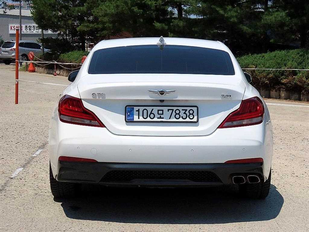 Genesis G70 - Vista 5