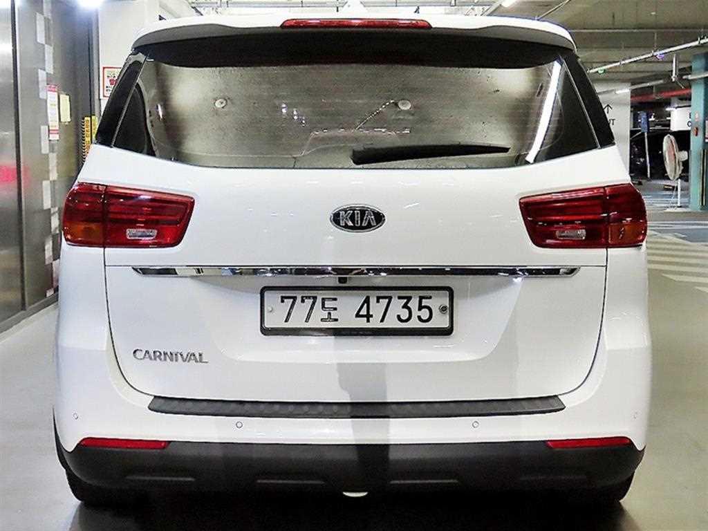 KIA Carnival - Vista 5