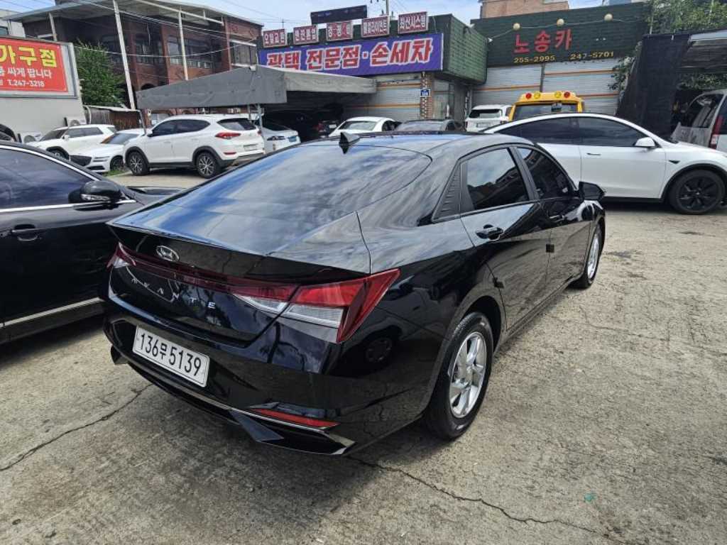 HYUNDAI Avante - Vista 5