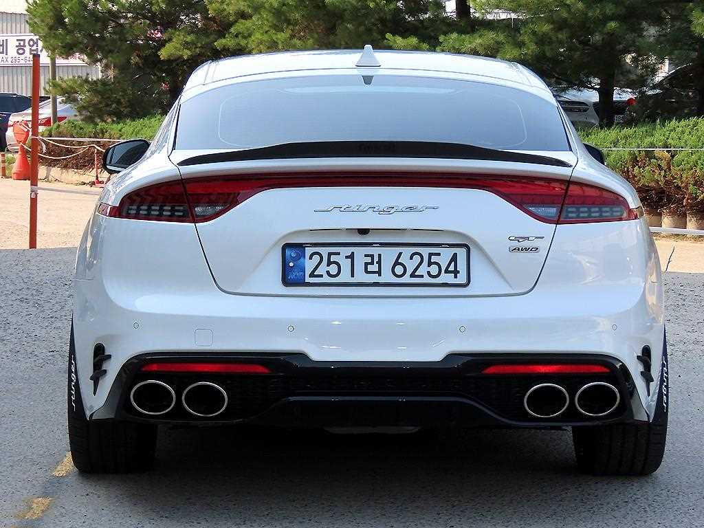 KIA Stinger - Vista 4