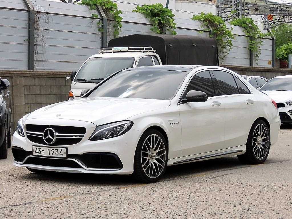 벤츠 C 클래스 C63 AMG 사진 2/20