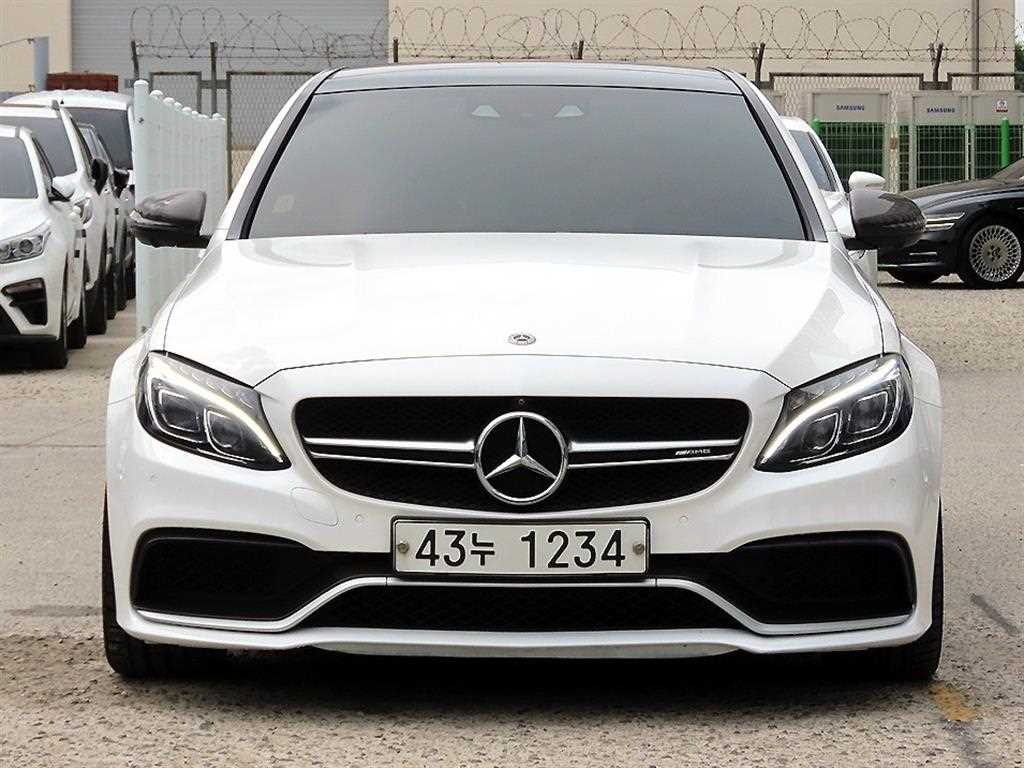 벤츠 C 클래스 C63 AMG 사진