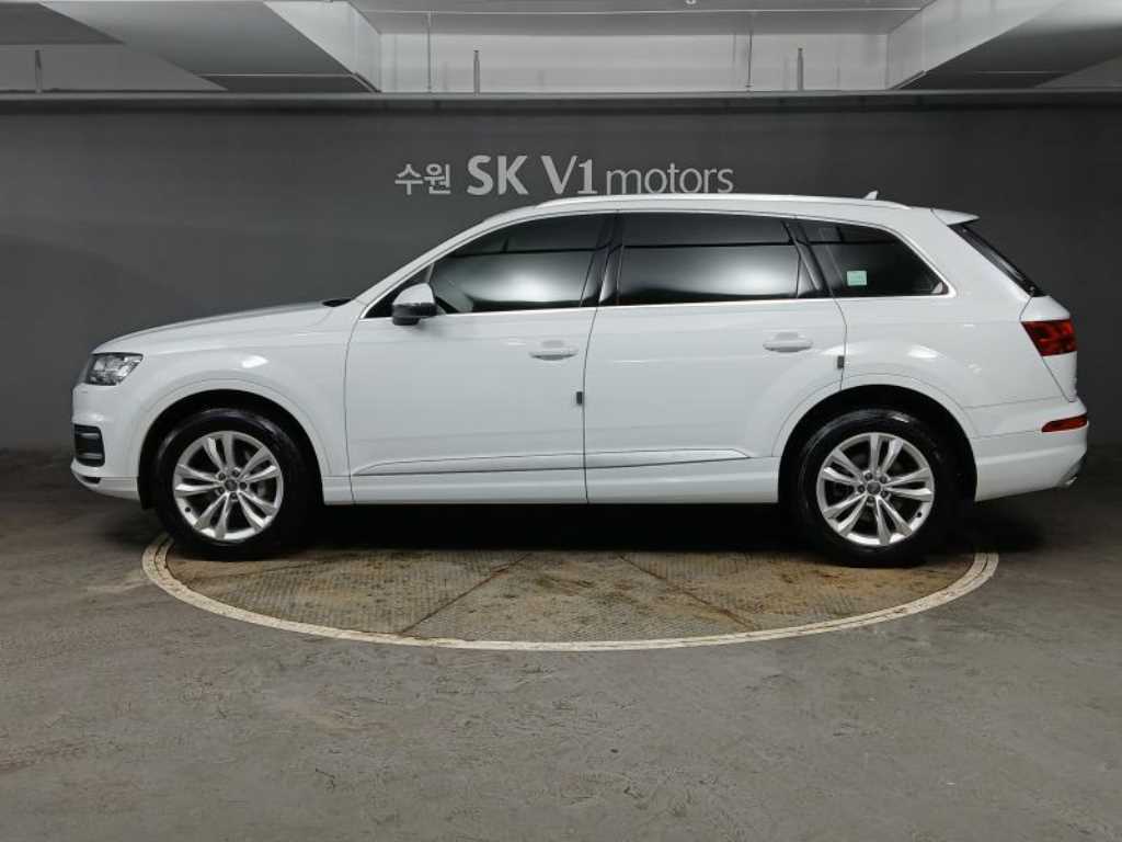 아우디 Q7 45 TFSI 콰트로 사진 2/20