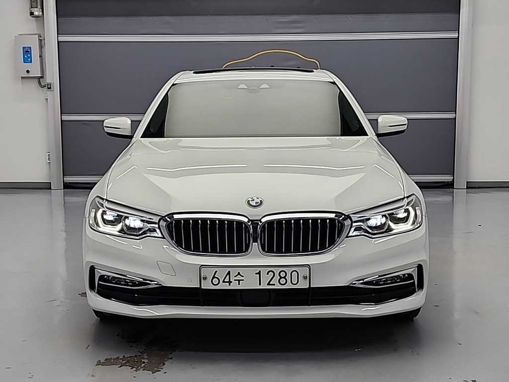 BMW 5시리즈 530i xDrive 럭셔리 플러스 사진 2/18