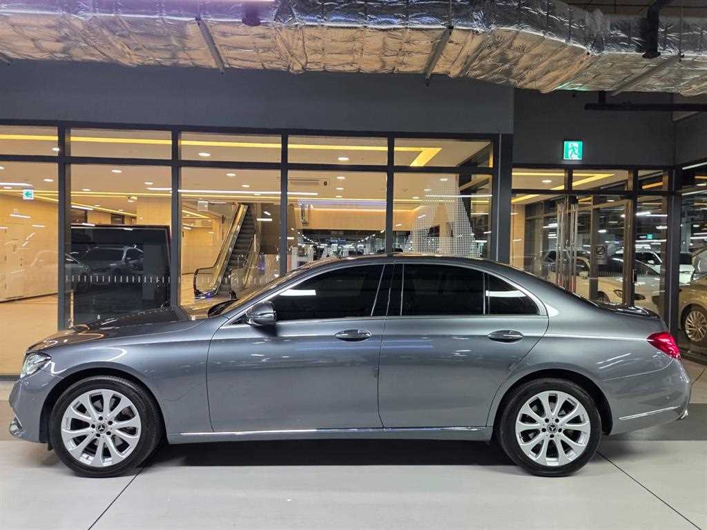 벤츠 E 클래스 E220d 익스클루시브 사진 2/20