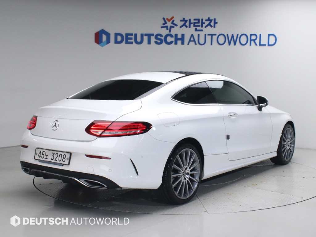 벤츠 C 클래스 C220 d 4MATIC 쿠페 사진 2/20