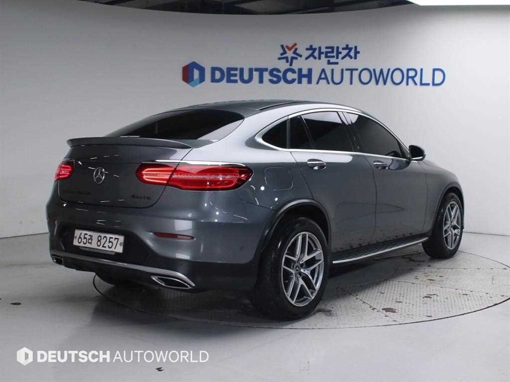 벤츠 GLC 클래스 GLC 220 d 4MATIC 쿠페 사진 2/20