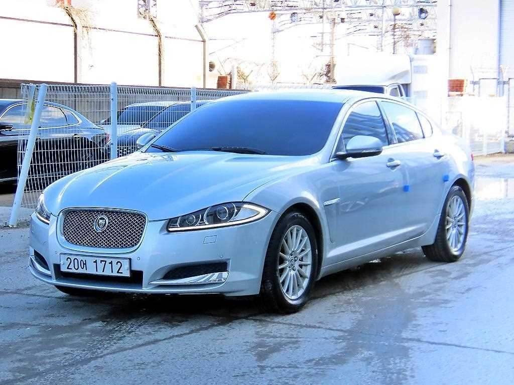 재규어 XF 2.0 럭셔리 사진 2/19