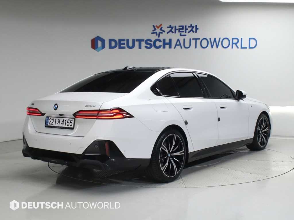 BMW 5시리즈 530i xDrive M 스포츠 사진 2/20