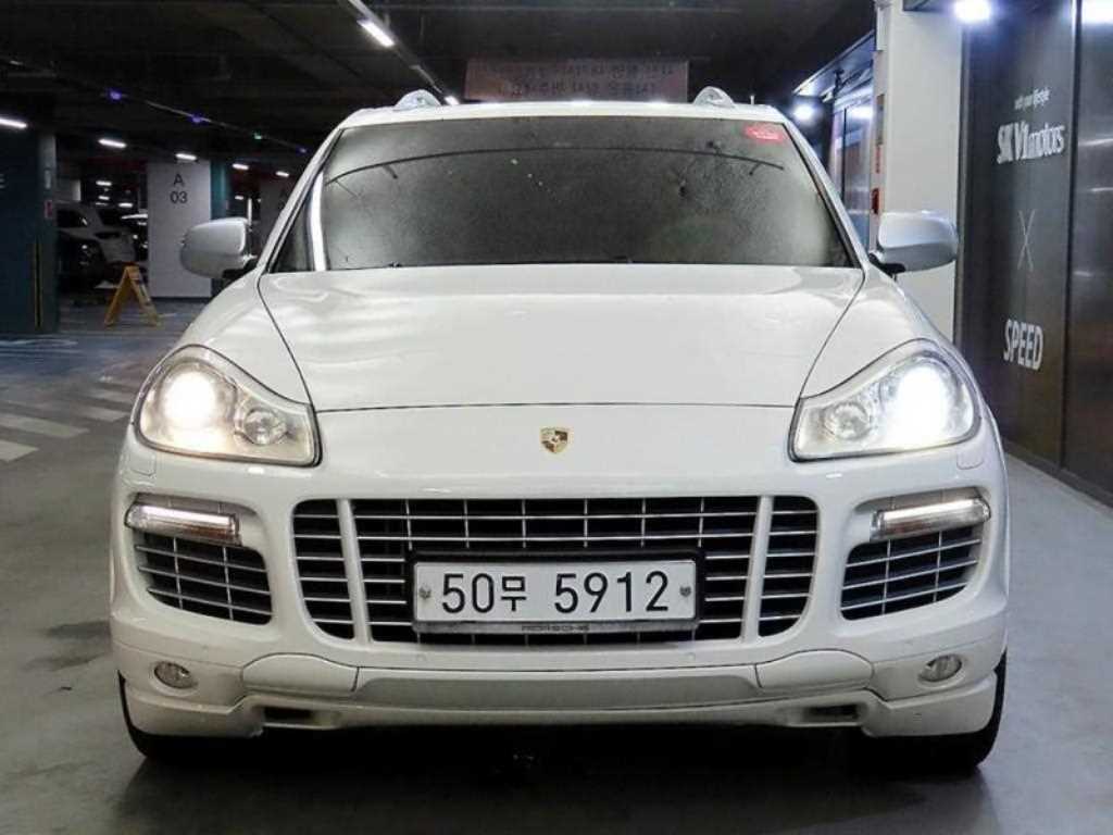 포르쉐 카이엔 4.8 GTS 사진 2/19