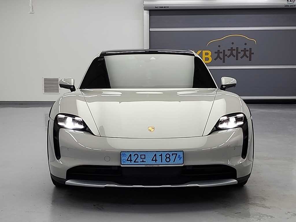 타이칸 크로스 투리스모 4S 2022년식