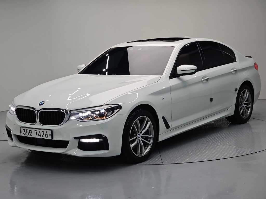 BMW 5시리즈 520d M 스포츠 플러스 사진