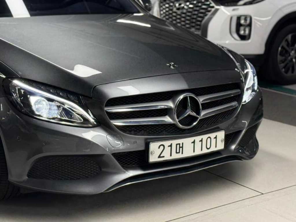 Mercedes-Benz C-Class C200 Avantgarde 4