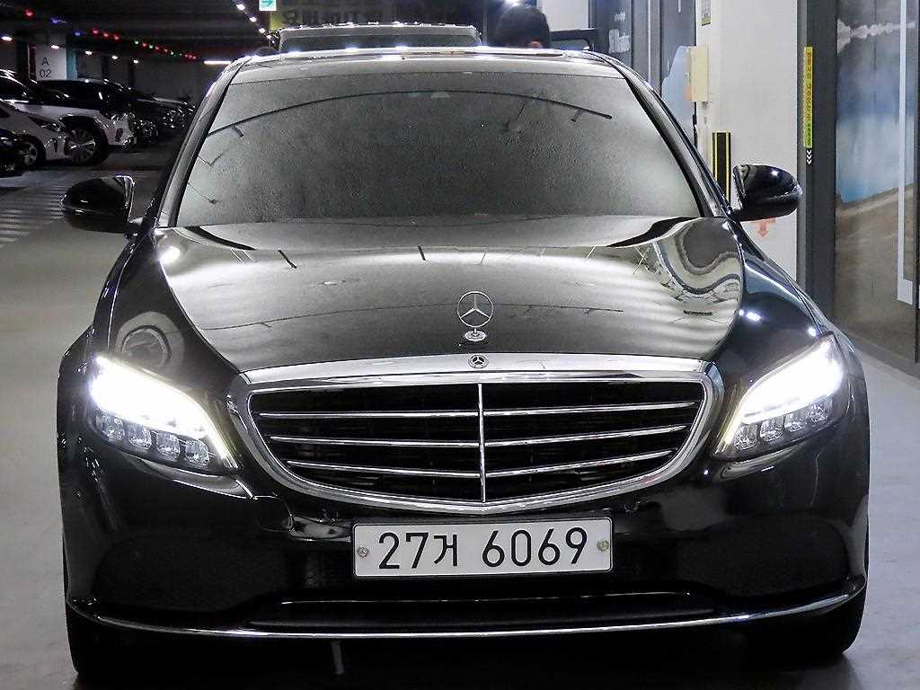 벤츠 C 클래스 C220 d 4MATIC 익스클루시브 사진 2/20