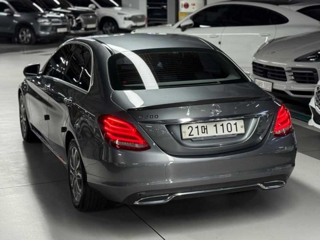 Mercedes-Benz C-Class C200 Avantgarde 5