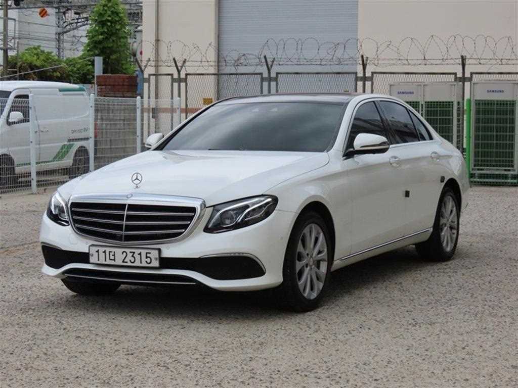 벤츠 E 클래스 E300 4MATIC 익스클루시브 사진 2/20