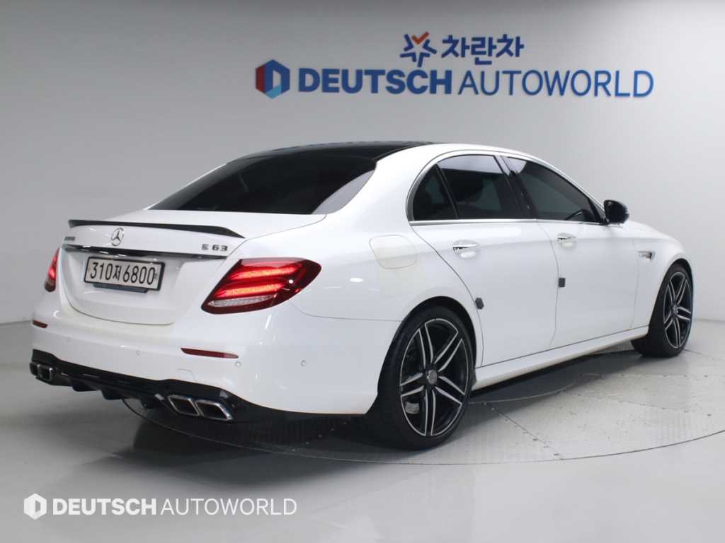 벤츠 E 클래스 E63 AMG 4MATIC+ 사진 2/17