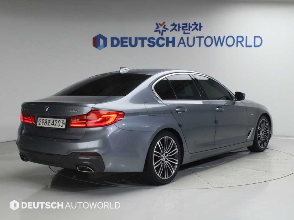 BMW 5시리즈 530i xDrive M 스포츠 플러스 사진 2/20