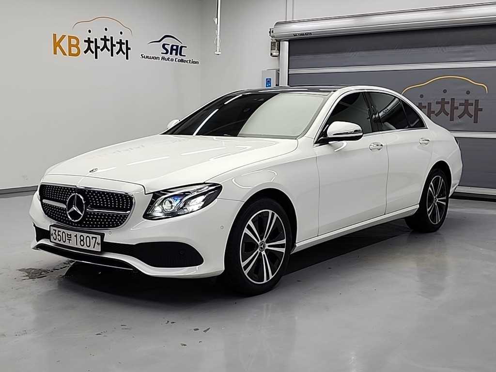 벤츠 E 클래스 E220d 아방가르드 사진 2/18