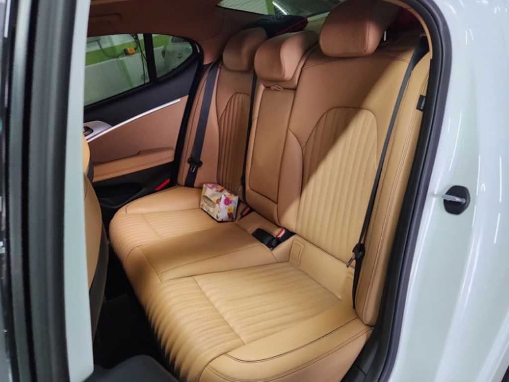 Genesis G70 Gasoline 2.0T 2WD Base Type 8