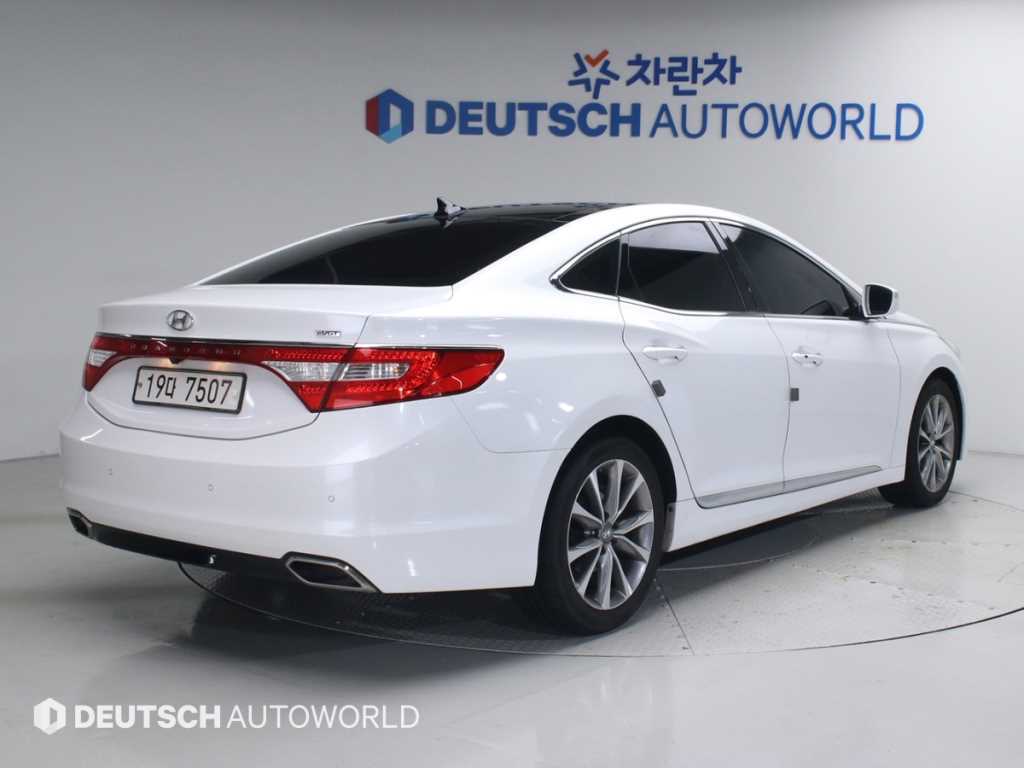 현대 그랜저 HG220 PREMIUM 컬렉션 사진 2/20