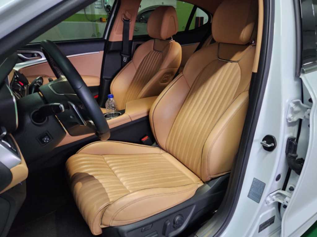 Genesis G70 Gasoline 2.0T 2WD Base Type 7
