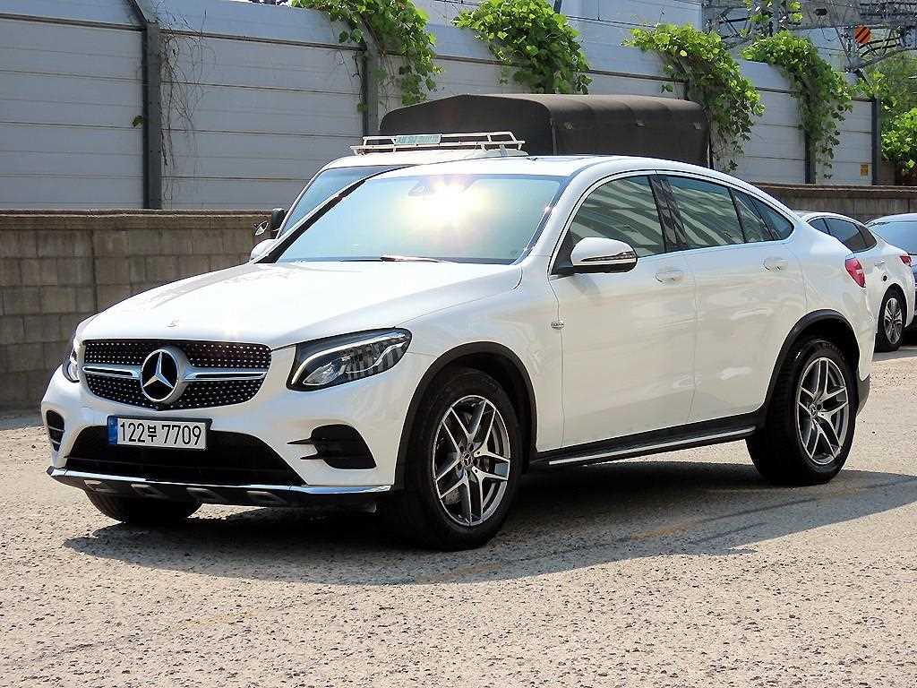 벤츠 GLC 클래스 GLC 220 d 4MATIC 쿠페 사진 2/20