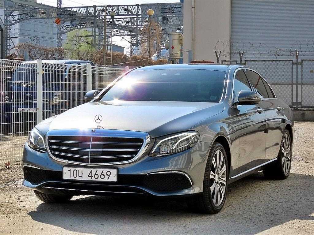 벤츠 E 클래스 E450 4MATIC 익스클루시브 사진 2/20