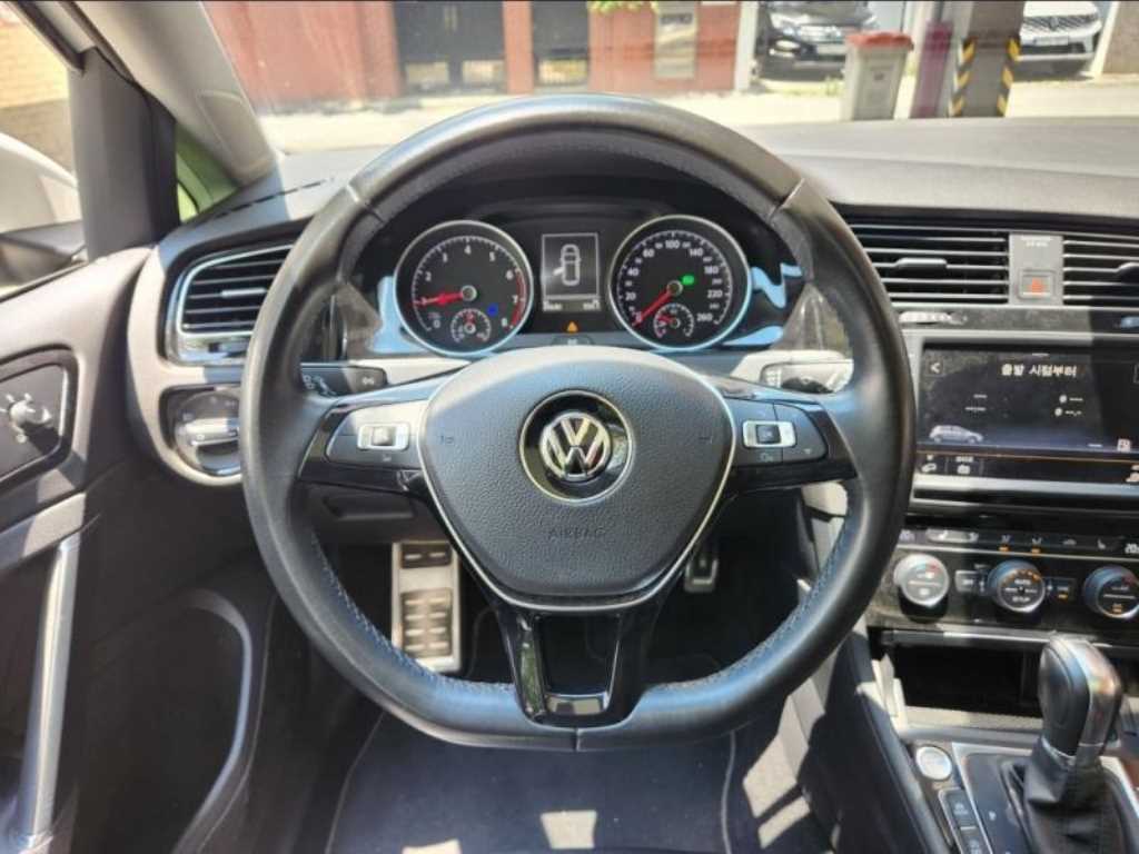 Volkswagen Golf 1.4 TSI Premium 8