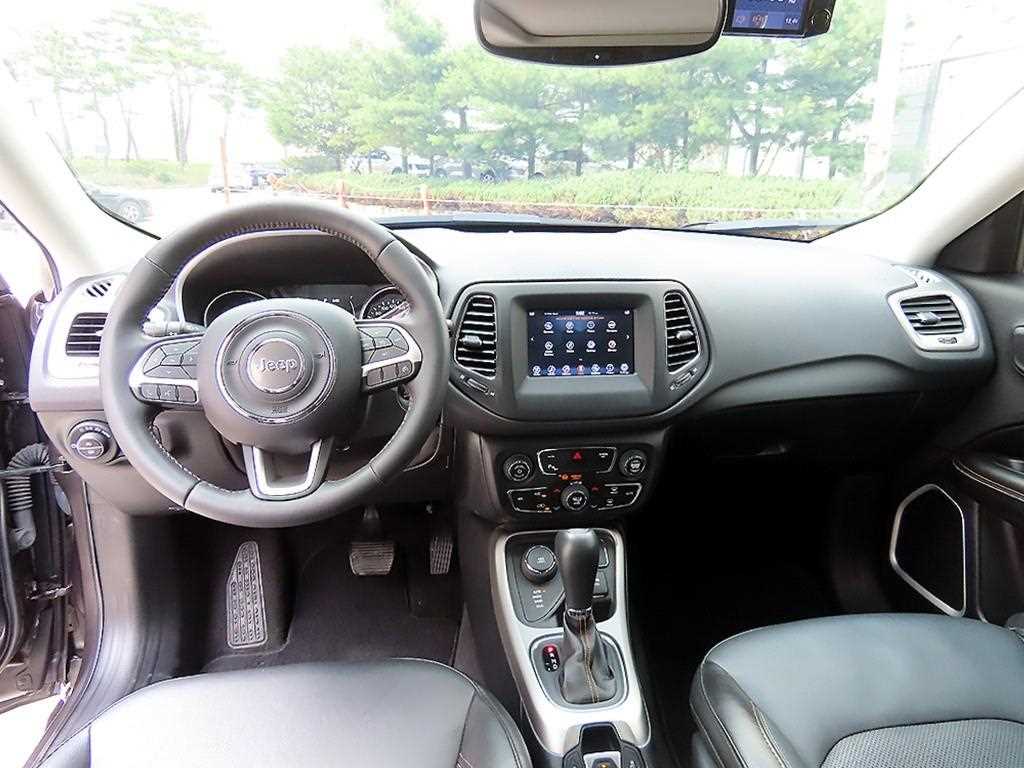 Jeep Compass 2.4 AWD Longitude 8