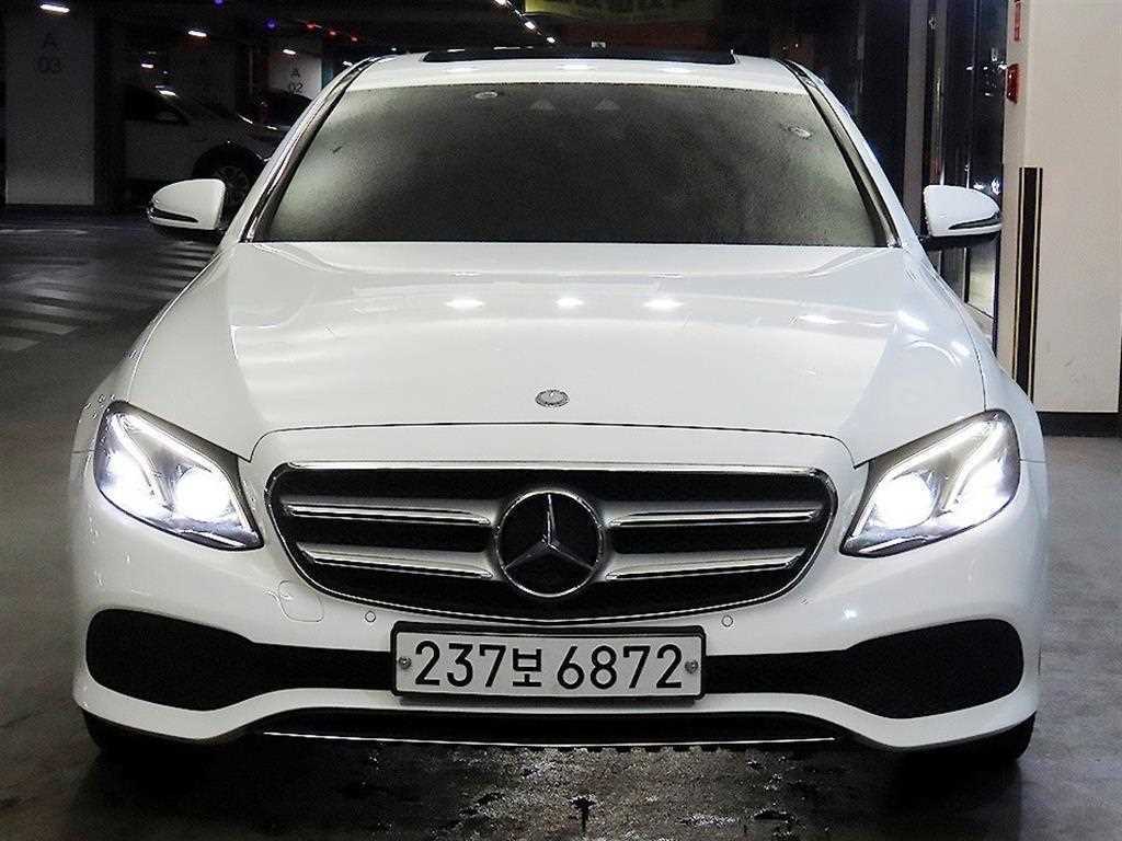 벤츠 E 클래스 E220d 아방가르드 사진 2/20