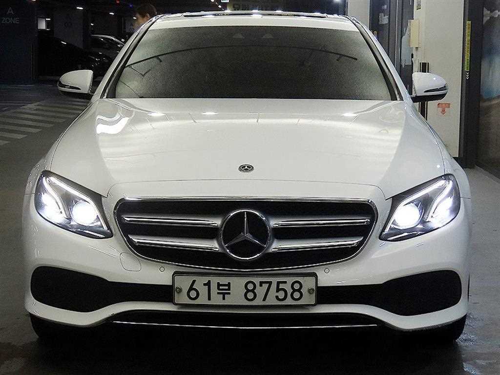 벤츠 E 클래스 E220d 아방가르드 사진 2/20