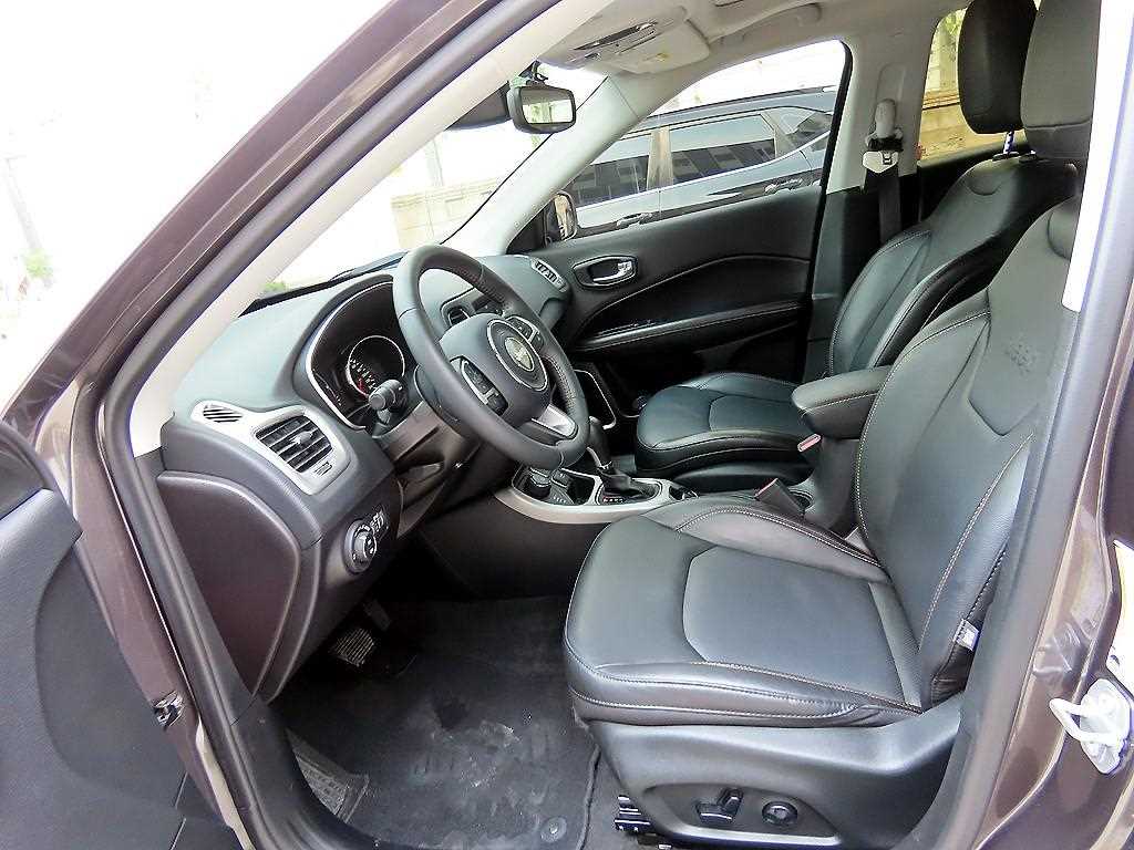 Jeep Compass 2.4 AWD Longitude 6