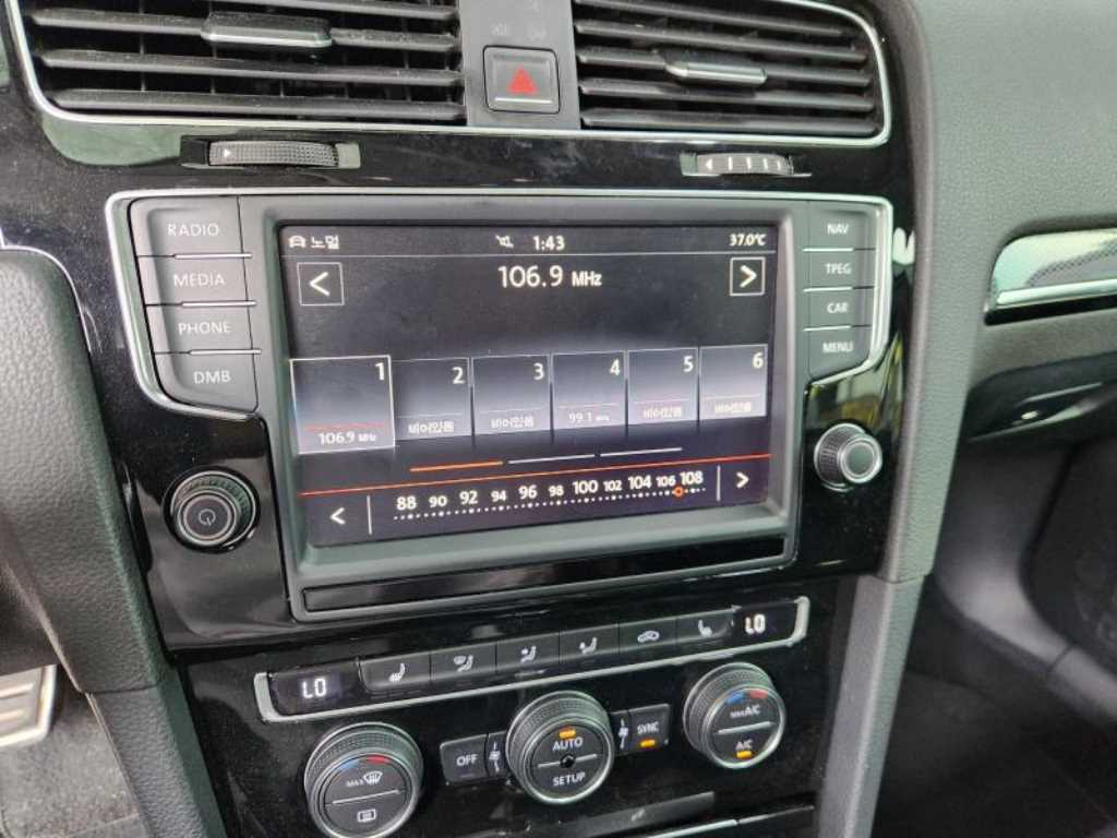 Volkswagen Golf 1.4 TSI Premium 9