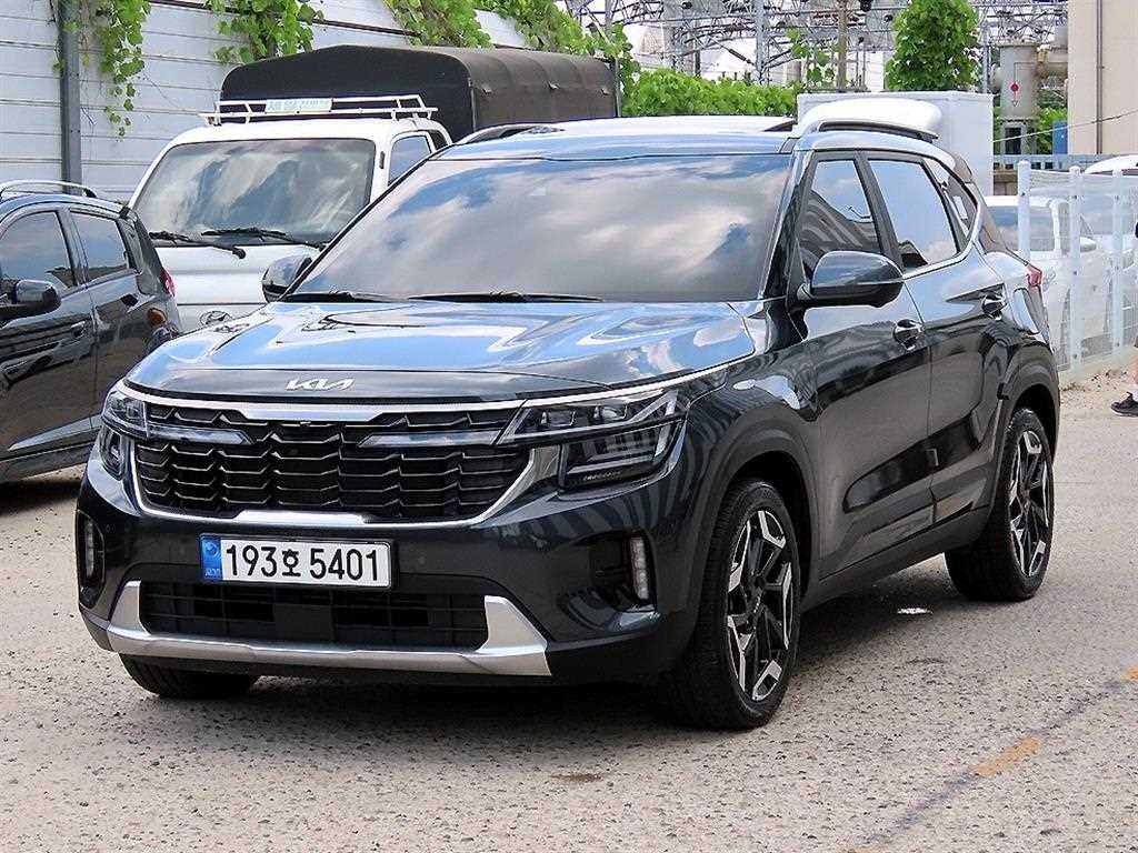 기아 셀토스 가솔린 2.0 2WD 시그니처 사진 2/20