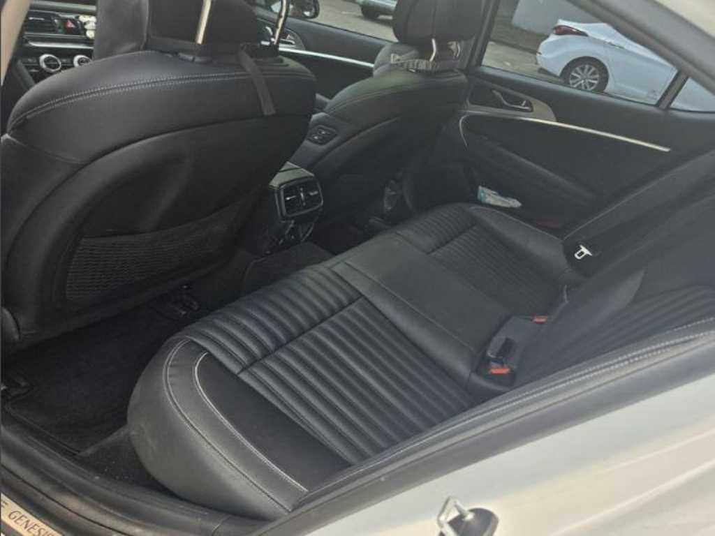 Genesis G70 Gasoline 2.0T 2WD 5