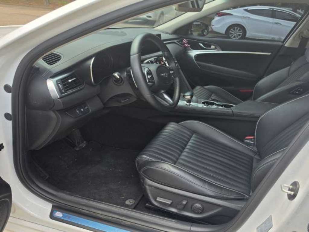 Genesis G70 Gasoline 2.0T 2WD 4