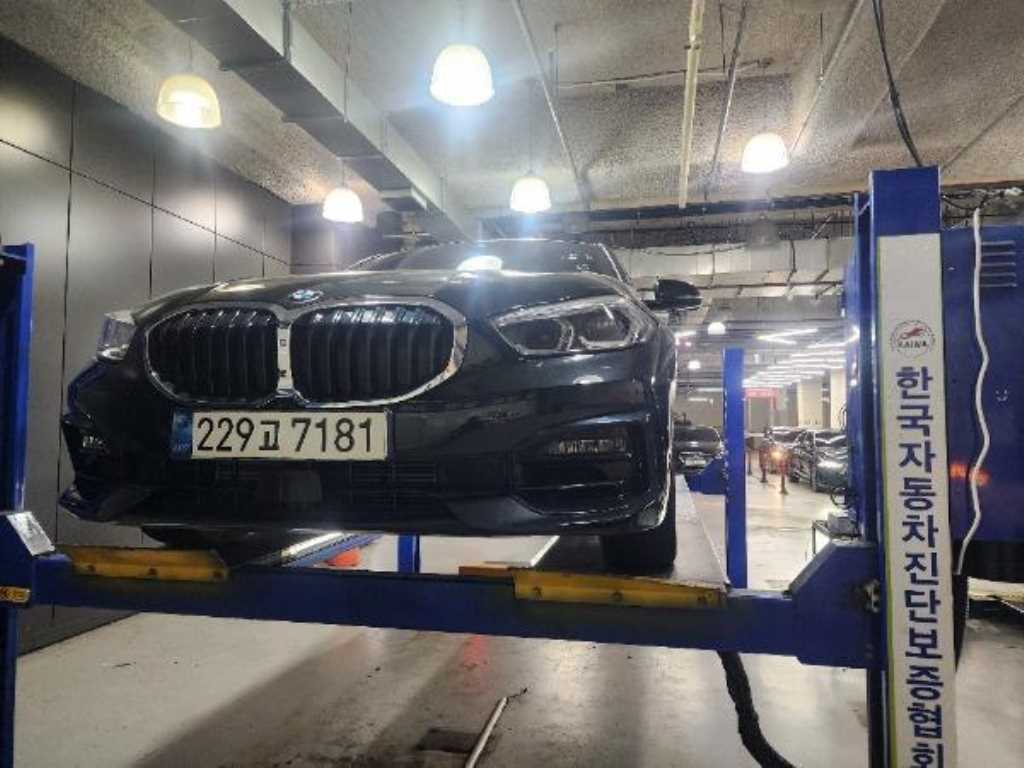 BMW 1 Series 120i Sport 3
