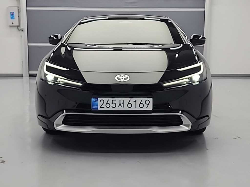 토요타 프리우스 2.0 PHEV XSE 사진 2/18