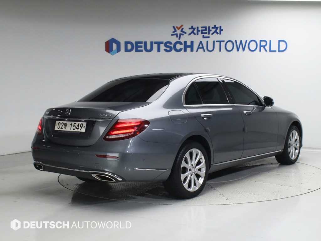 벤츠 E 클래스 E300 4MATIC 아방가르드 사진 2/20